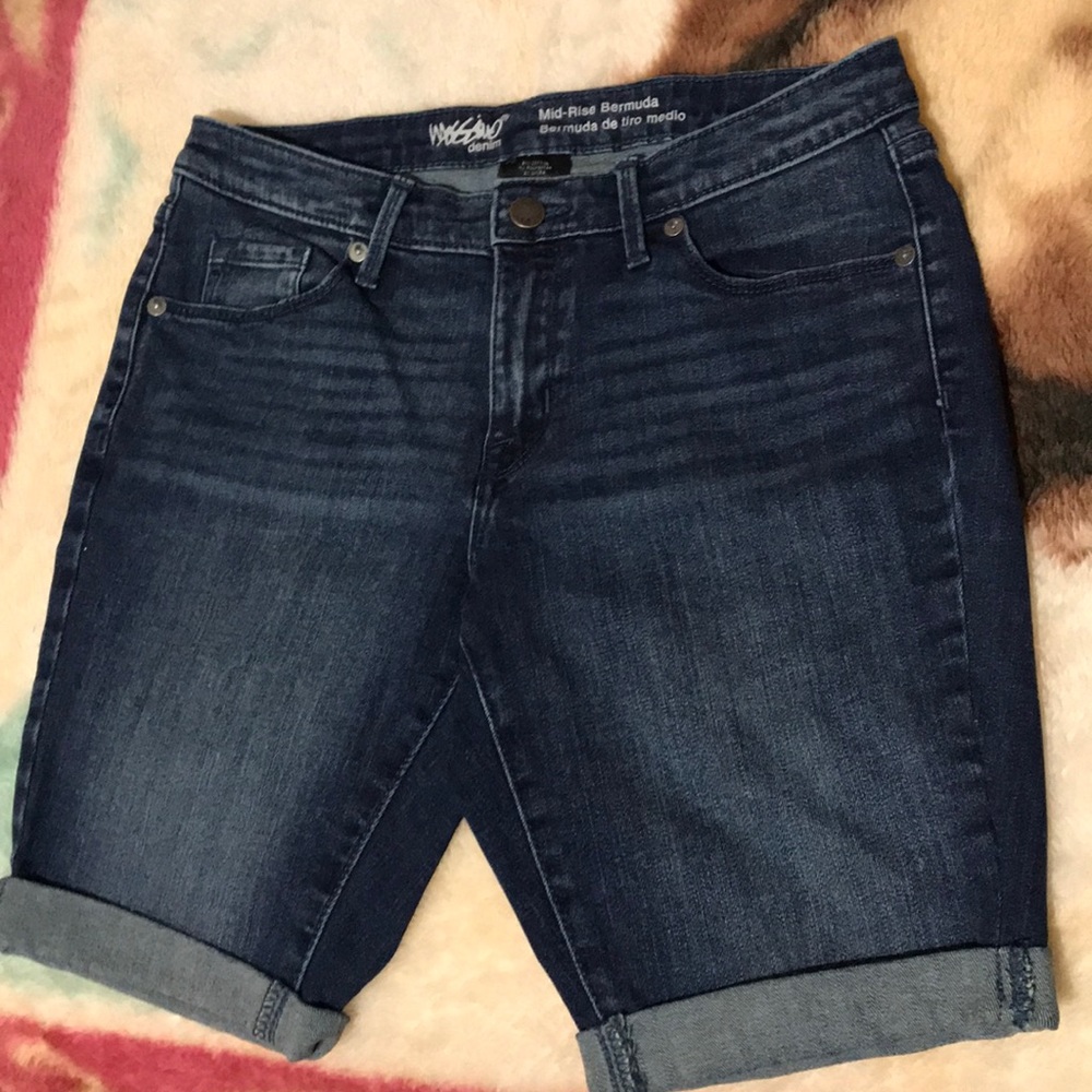 Mossimo Bermudas size 4/27